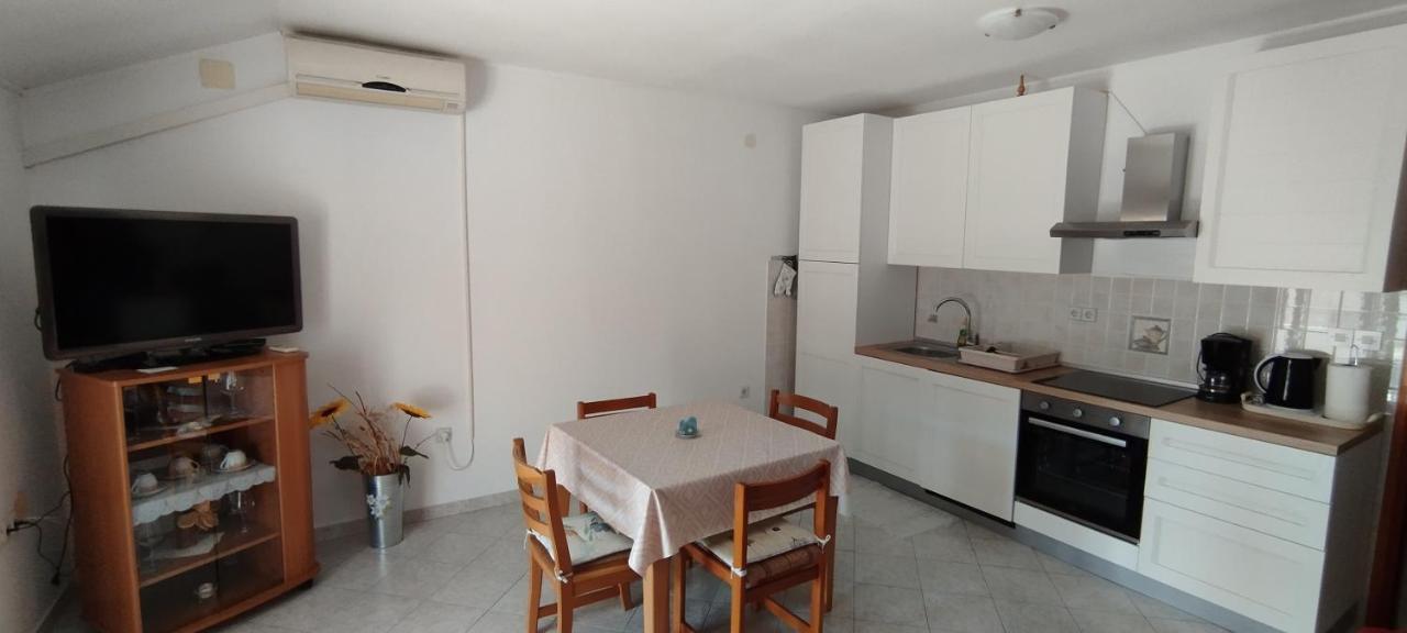 Apartment Kurelic Rab Town Exterior photo
