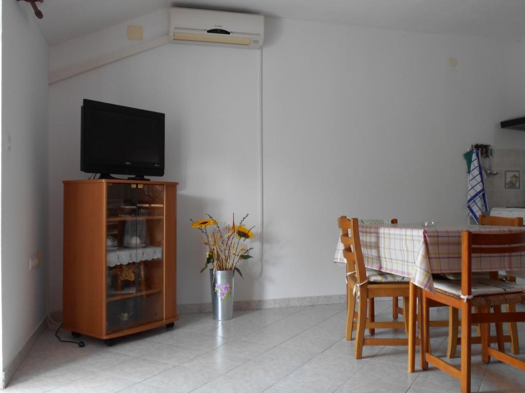 Apartment Kurelic Rab Town Exterior photo